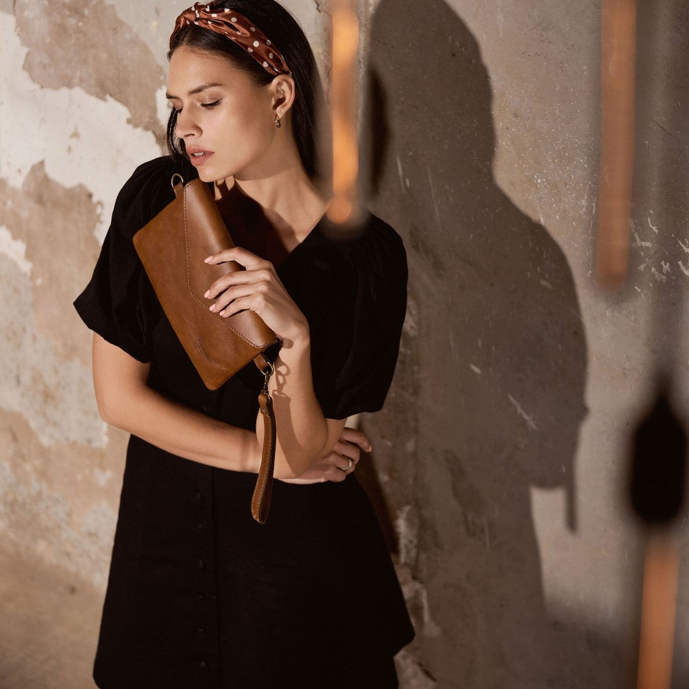 Woman holding Marley Clutch Bag - Pecan