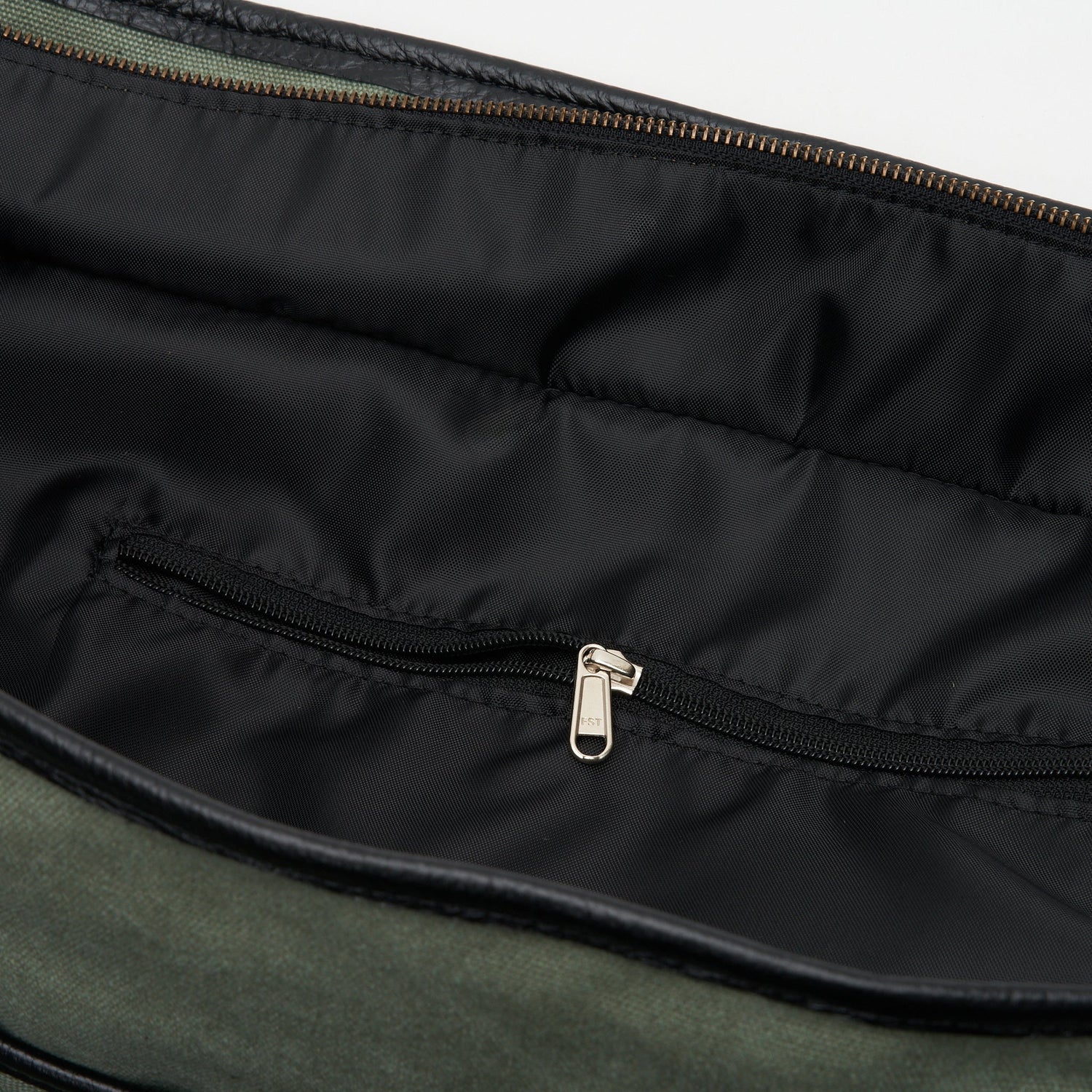 Bushveld Canvas &amp; Leather Two-Tone Weekender Bag - Woodstock Leather
