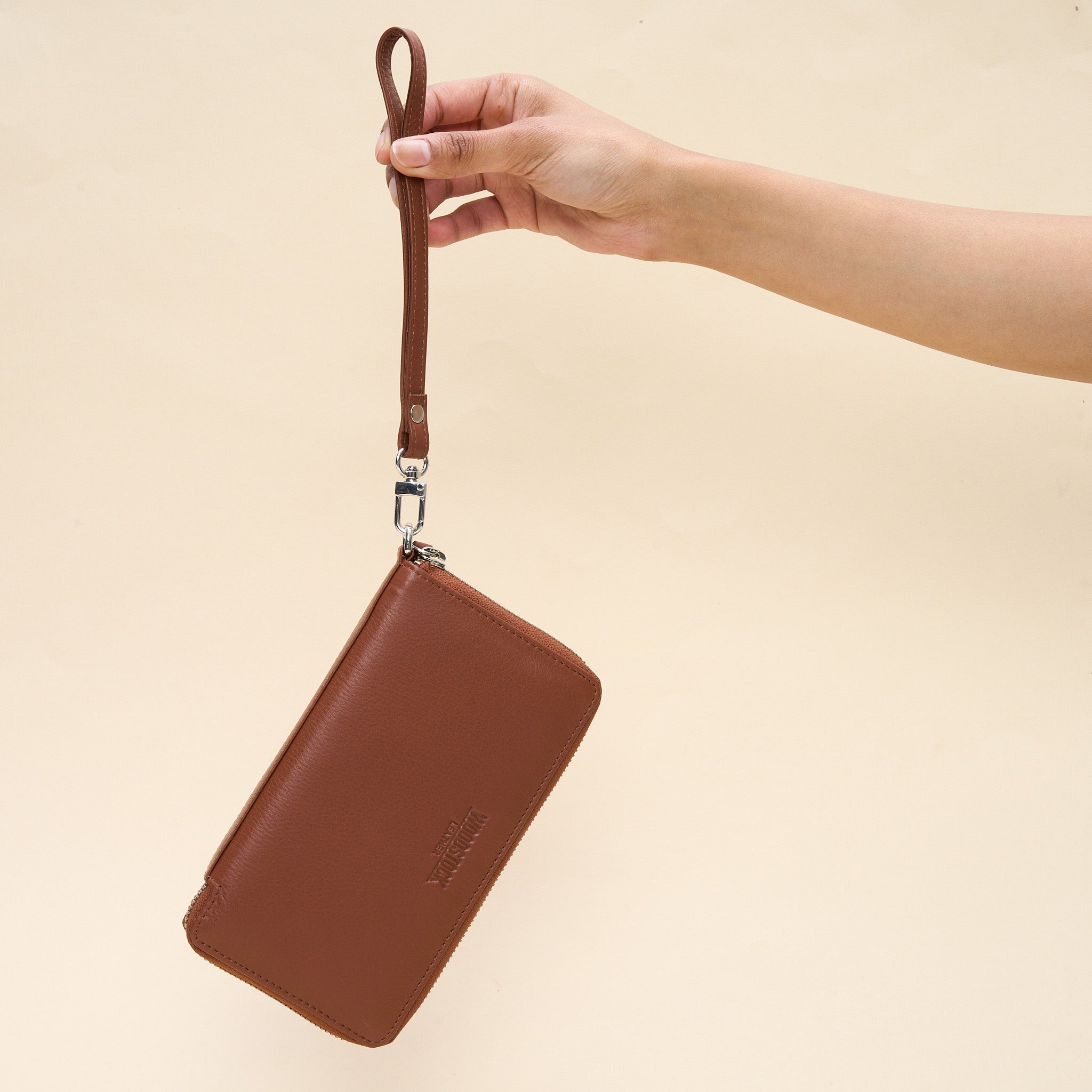 Elara Wallet and Cellphone Holder - Woodstock Leather