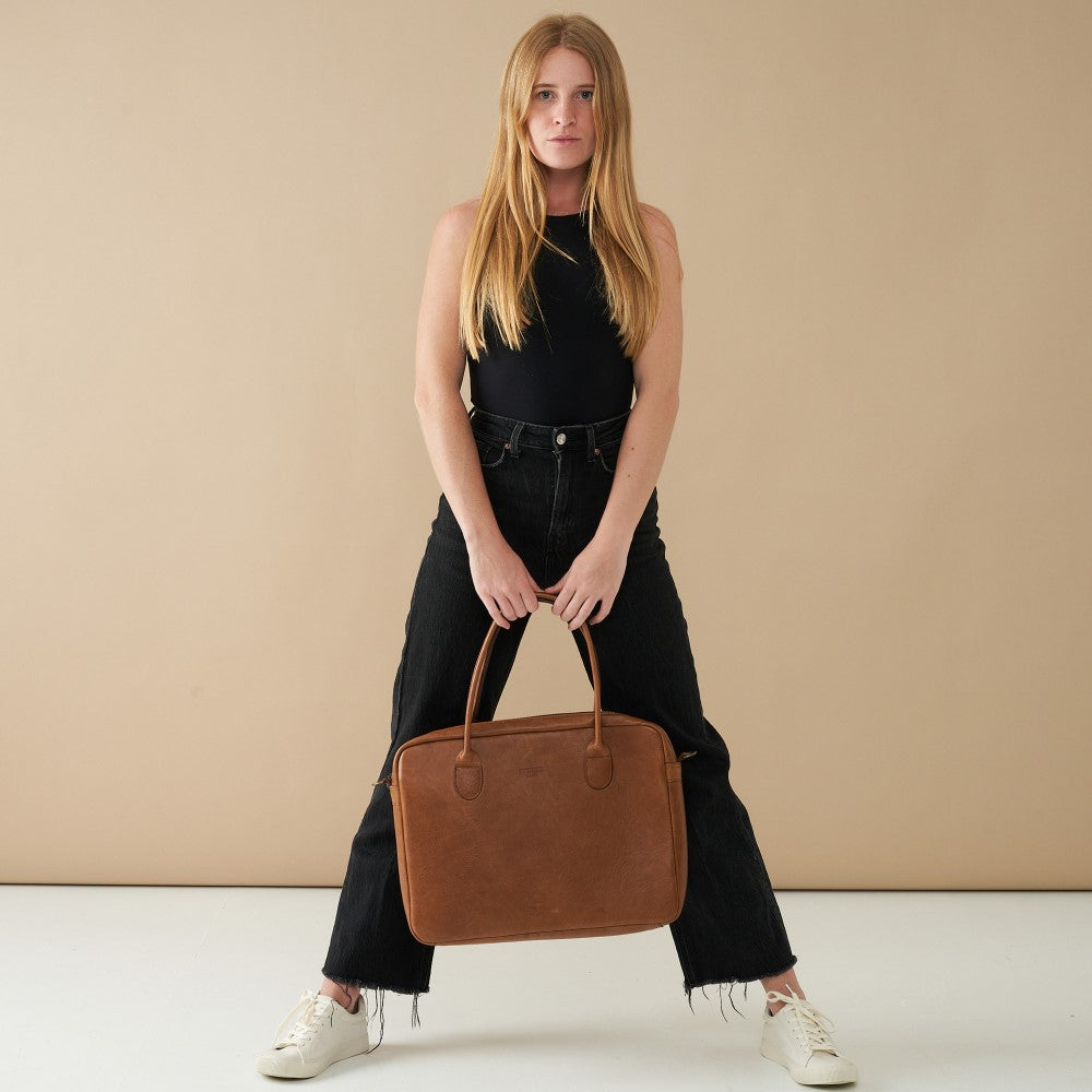 Model posing with 15&quot; Genuine Leather Laptop Bag - Pecan | Woodstock Leather
