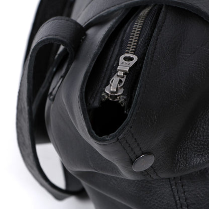Zipper closure on 2-in-1 Elle Shopper Bag-Black 