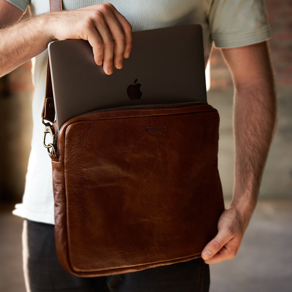 Man holding Oliver Laptop Bag with Macbook-Pecan