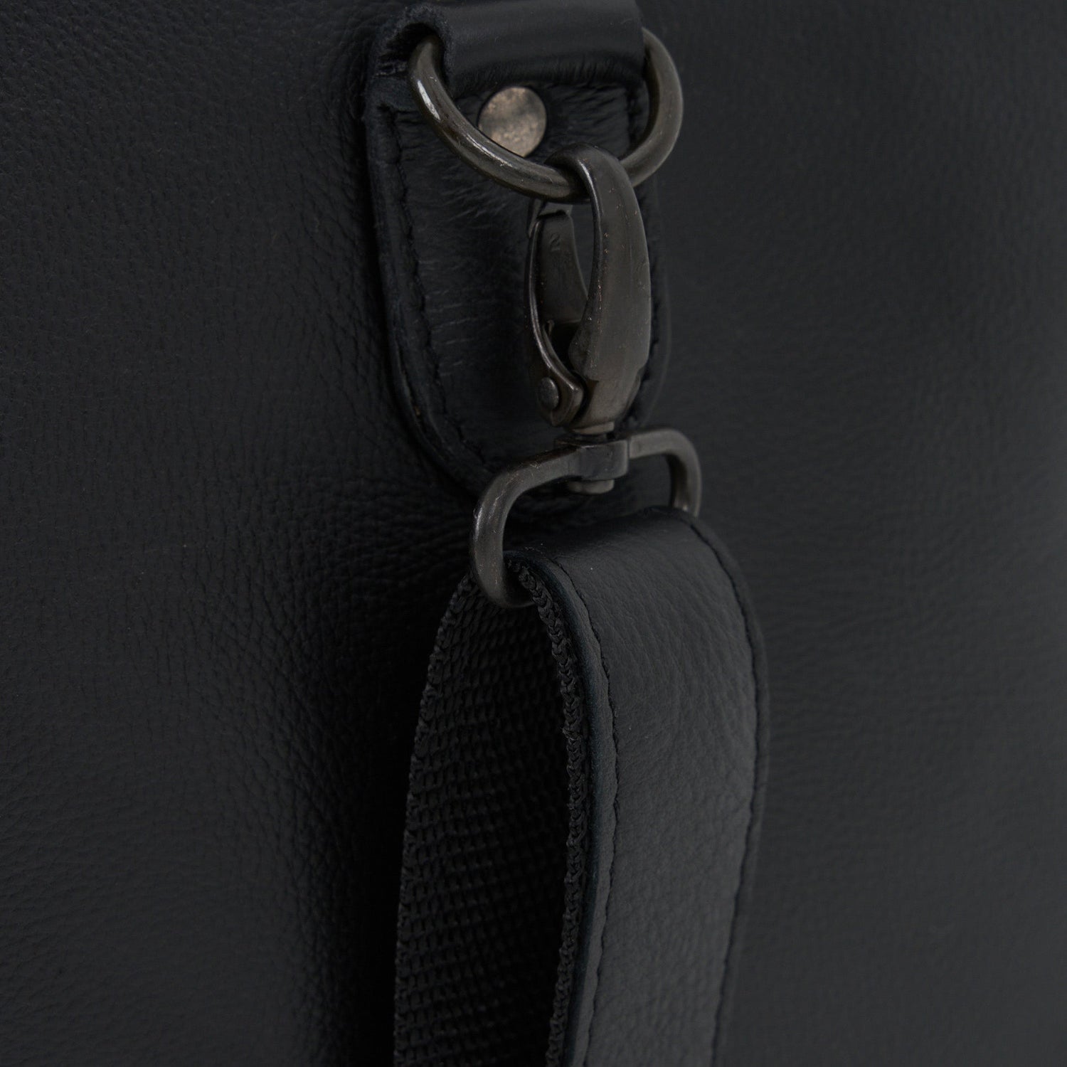 Weekender Duffel Bag with Waterproof Lining &amp; Sneaker Compartment - Woodstock Leather